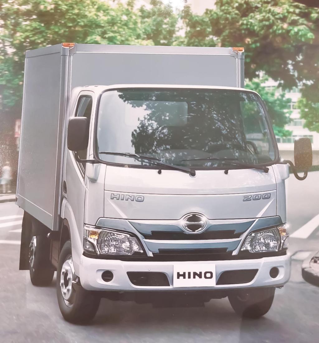Hino 200 series: light and convenient